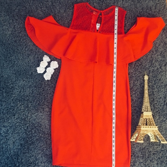 NWT Stunning red dress with lace neck and ruffle - Picture 5 of 5